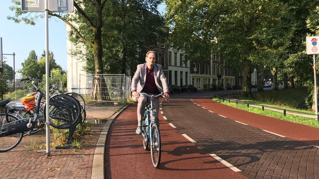 De Fietsersbond is blij met de Tolsteegsingel, die sinds kort een 'fietsstraat' is.