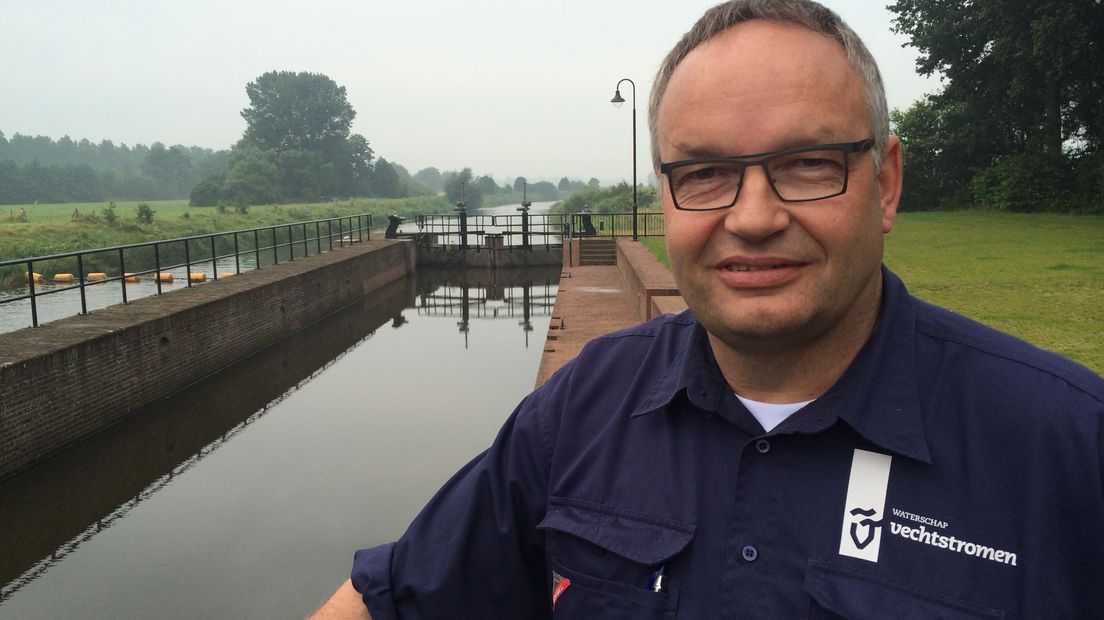 Gebiedsbeheerder Gerrit van Munster van waterschap Vechtstromen (Rechten: Serge Vinkenvleugel/RTV Drenthe)