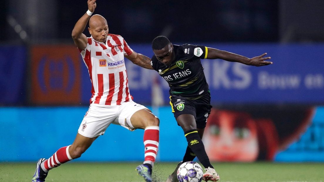 Kay Tejan (l) in actie voor TOP Oss