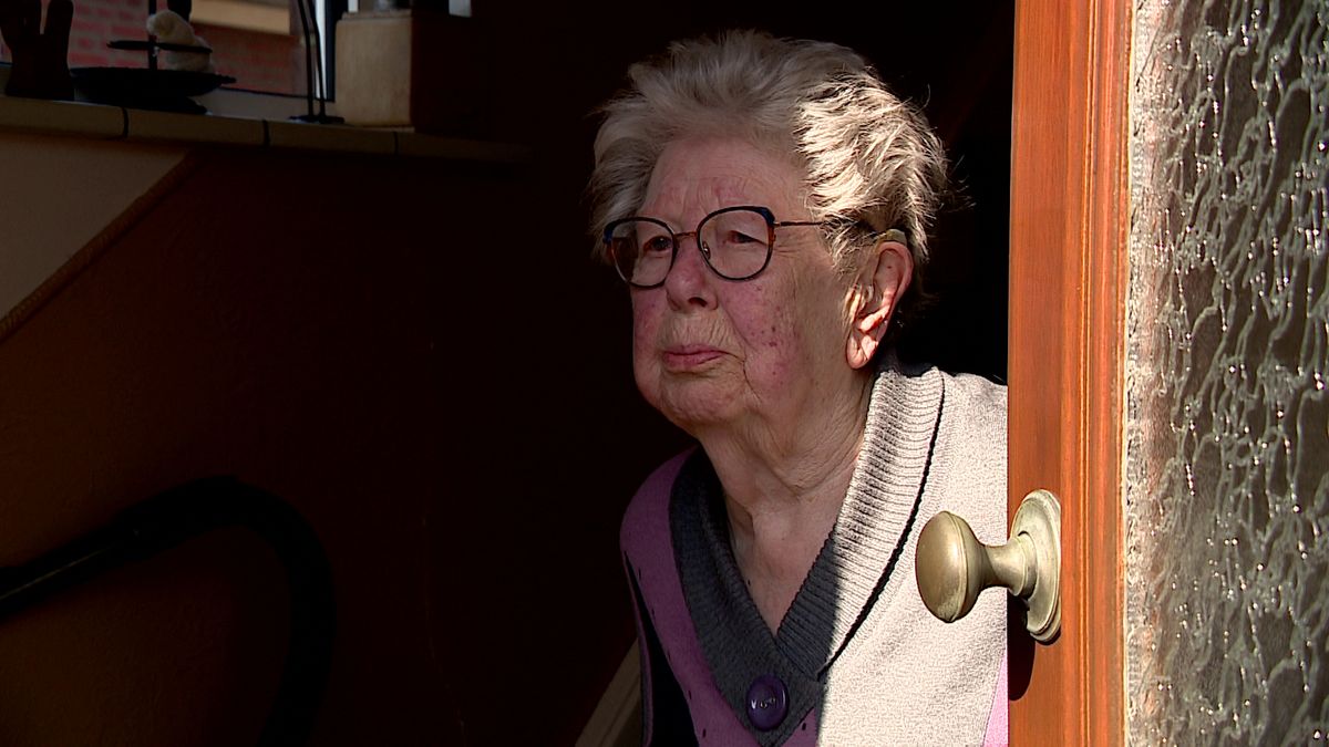 Óngerwaeg op bezoek bij Moeke in Sevenum