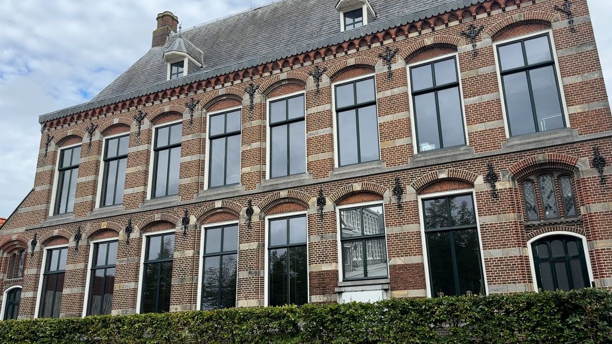 Benny uit Lemmer heeft het oude postkantoor opgeknapt 