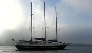 Wat is het verschil tussen een boot en een schip? - Rijnmond