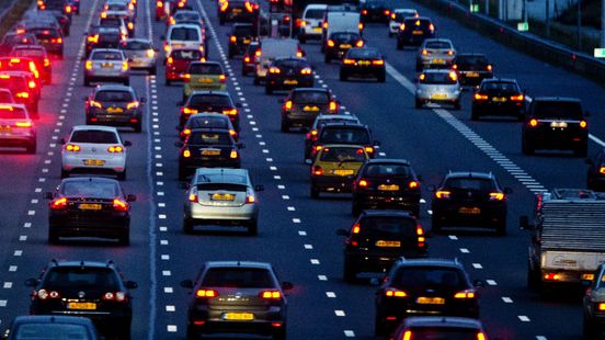 Vijf ongelukken op A4 en A12: veel files en Prins Clausplein afgesloten. Vijf ongelukken op A4 en A12: veel files en Prins Clausplein afgesloten.