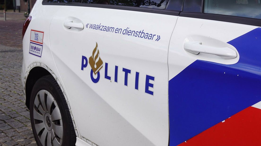 De vrouw werd na de mishandeling naar het politiebureau gebracht