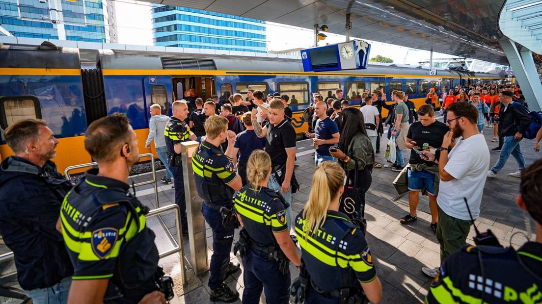 Vuurwerk, trekken aan de noodrem: Eaglesfans misdragen zich in de trein