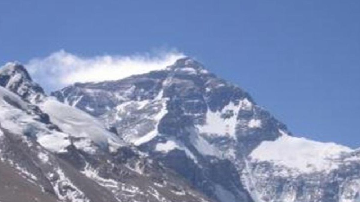 Eric Arnold staakt expeditie naar top Mount Everest Rijnmond