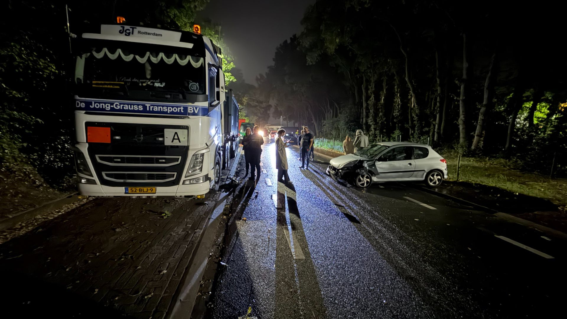 Bestuurder slaat op de vlucht na botsing.