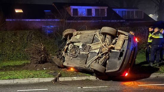 Explosies bij auto's • auto op de kant