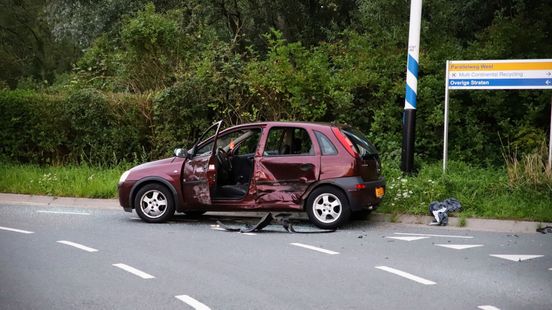 Politie rukt groots uit • ongeluk op snelweg. Politie rukt groots uit • ongeluk op snelweg.