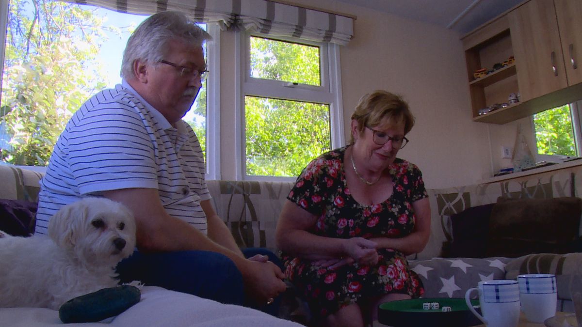 Toeristen Dinie en Eric uit Venlo weer terug op camping in Nieuwvliet