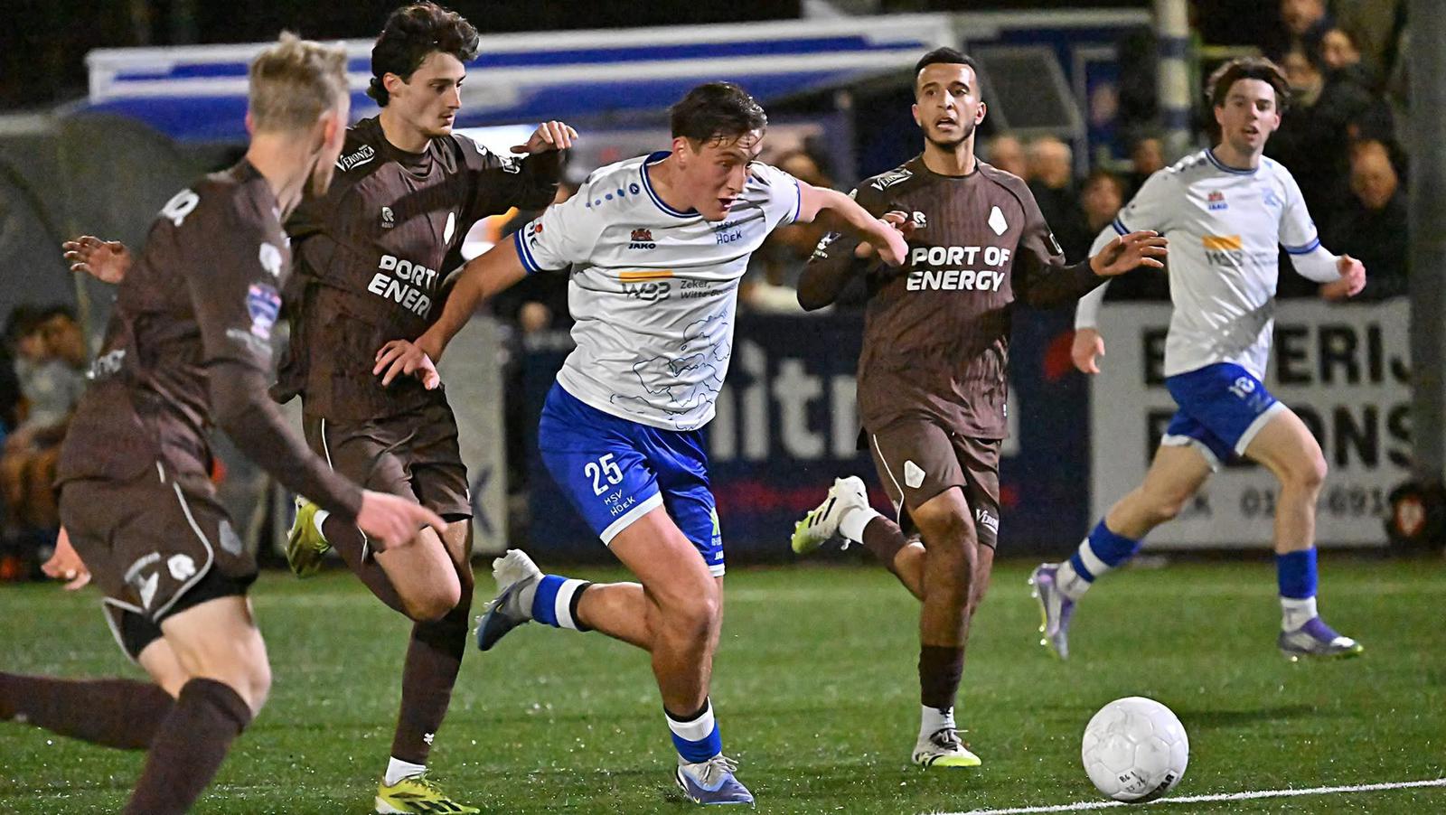 Hoek leeft, juist na bekerexit tegen Telstar: 'Wat hier gebeurt, is echt bijzonder'