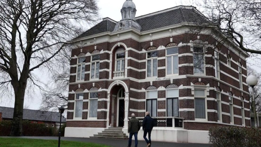 Het oude gemeentehuis van Smilde is volgens het bewonersplatform niet geschikt als dorpshuis (Rechten: RTV Drenhthe/Josien Feitsma)