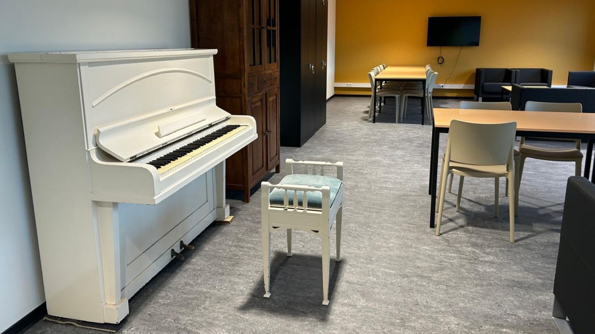 Binnenkijken in gloednieuw azc: 'Hoe beter iedereen in zijn vel zit, hoe fijner dat is'