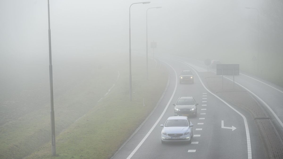 KNMI waarschuwt voor dichte mist tot na middernacht, meldingen van gladheid in de provincie