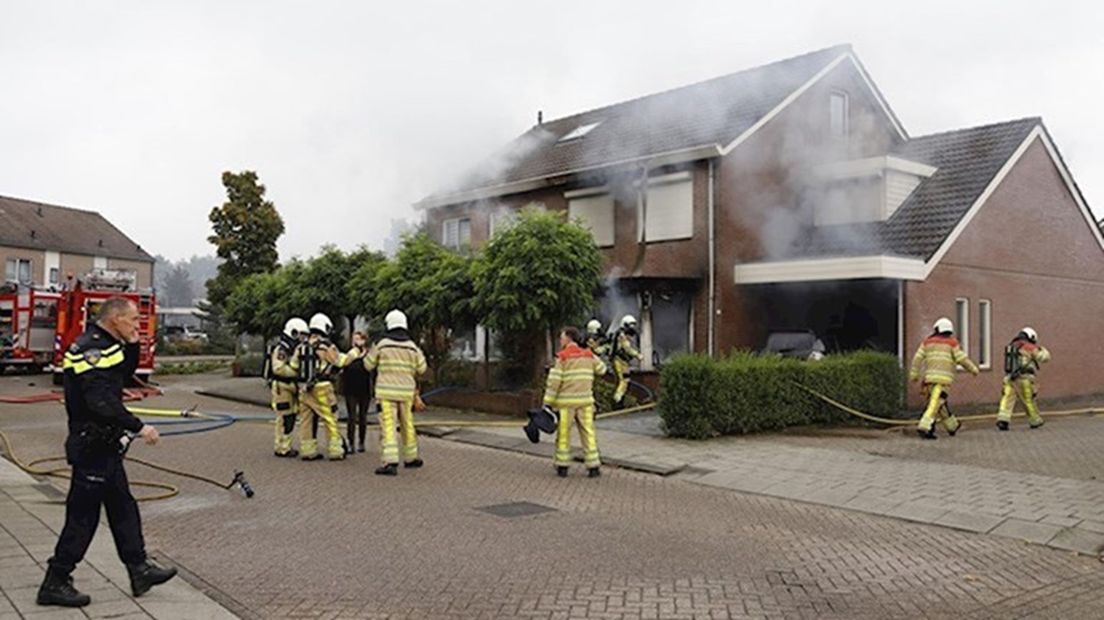 De woning brandde volledig uit.