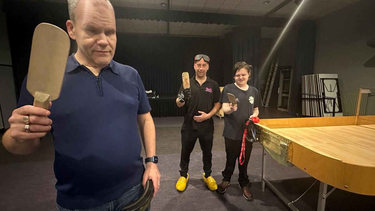 In Wehl spelen ze tafeltennis spelen zonder iets te zien