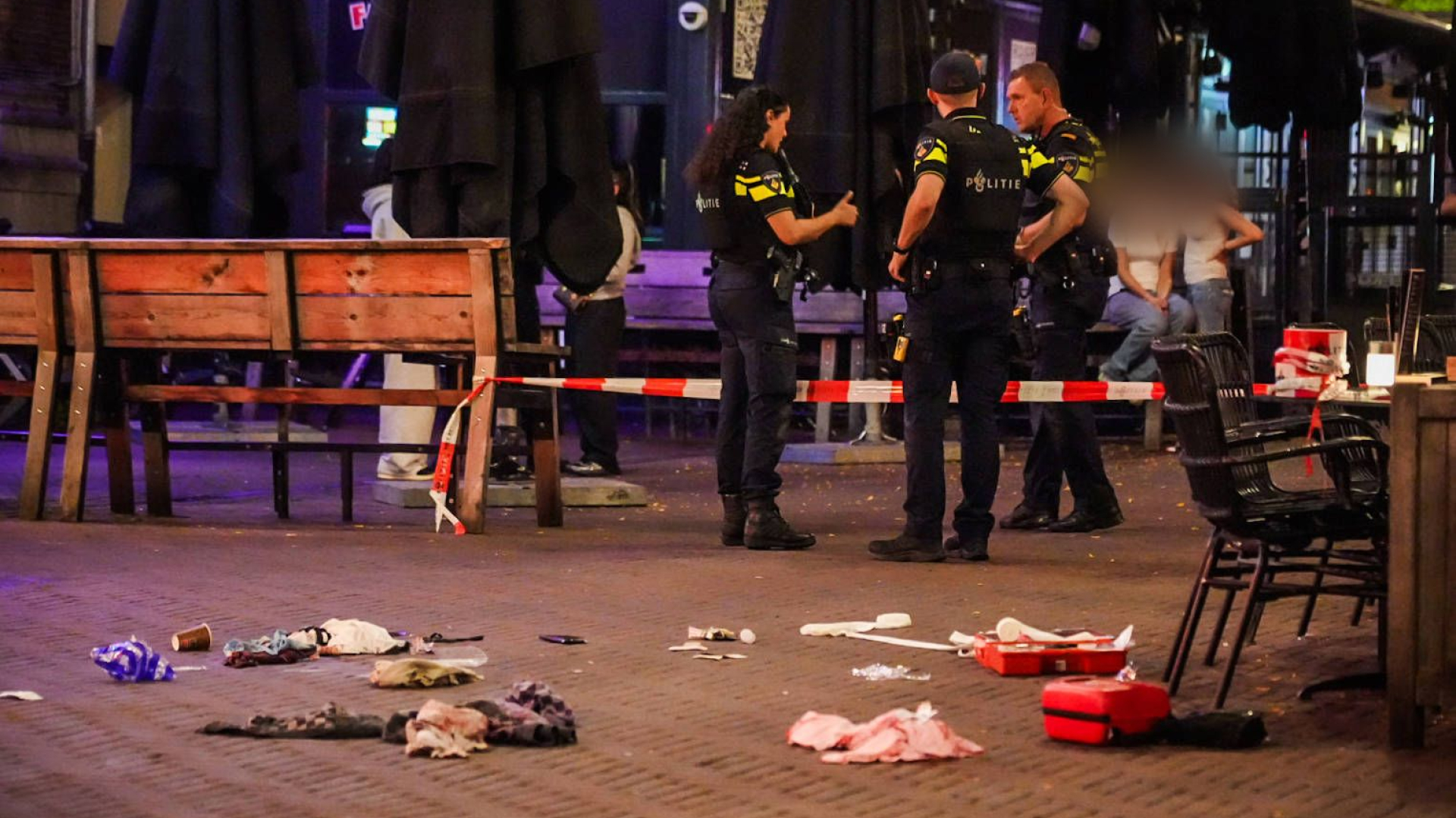 De politie onderzoekt de steekpartij in Arnhem.