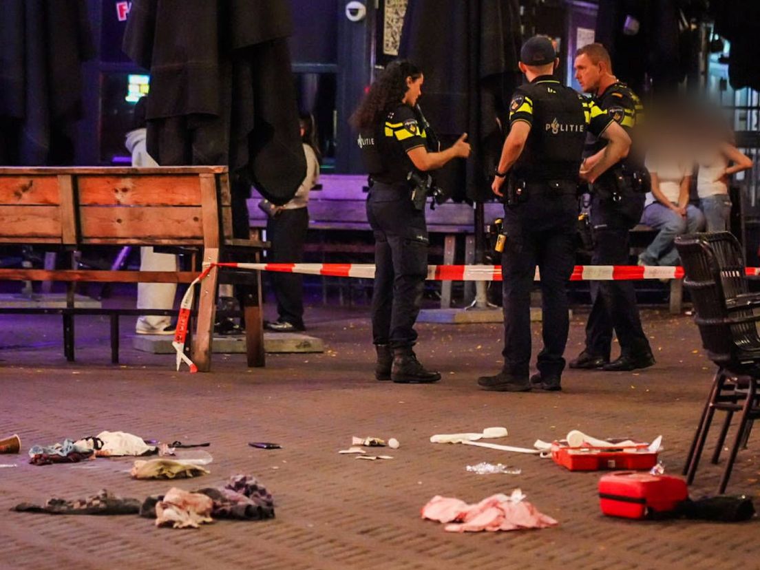 De politie onderzoekt de steekpartij in Arnhem.