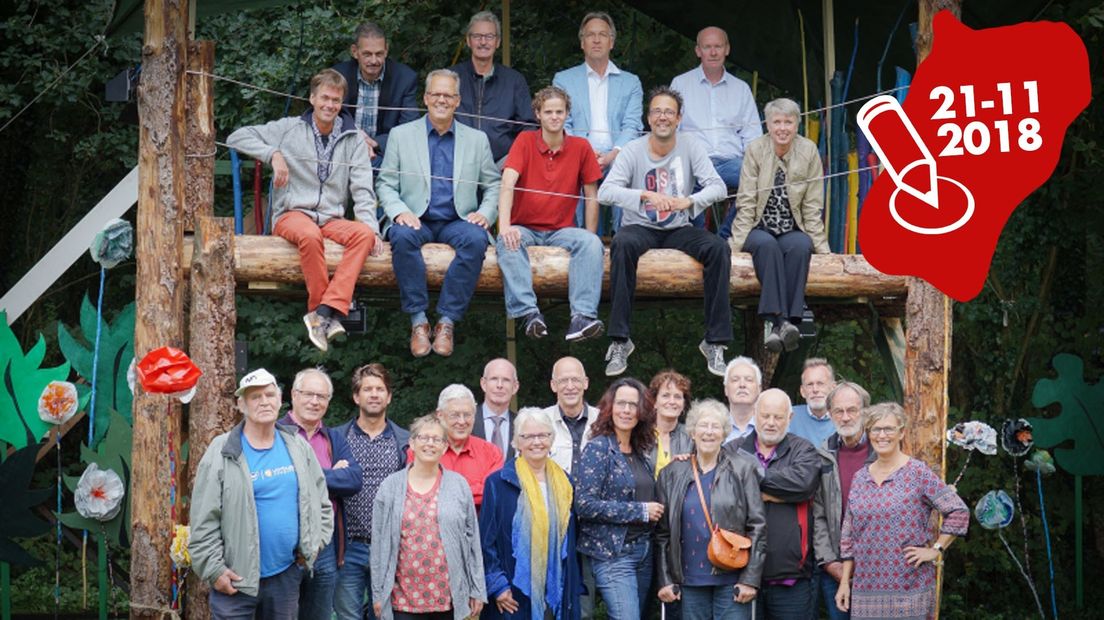 Lijsttrekker Klaas-Wybo van der Hoek in lichtblauw centraal achterin