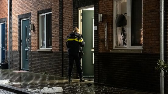 Straat schrikt wakker van explosie bij voordeur | Kinderen van 3 en 4 jaar gevonden in koelcontainer