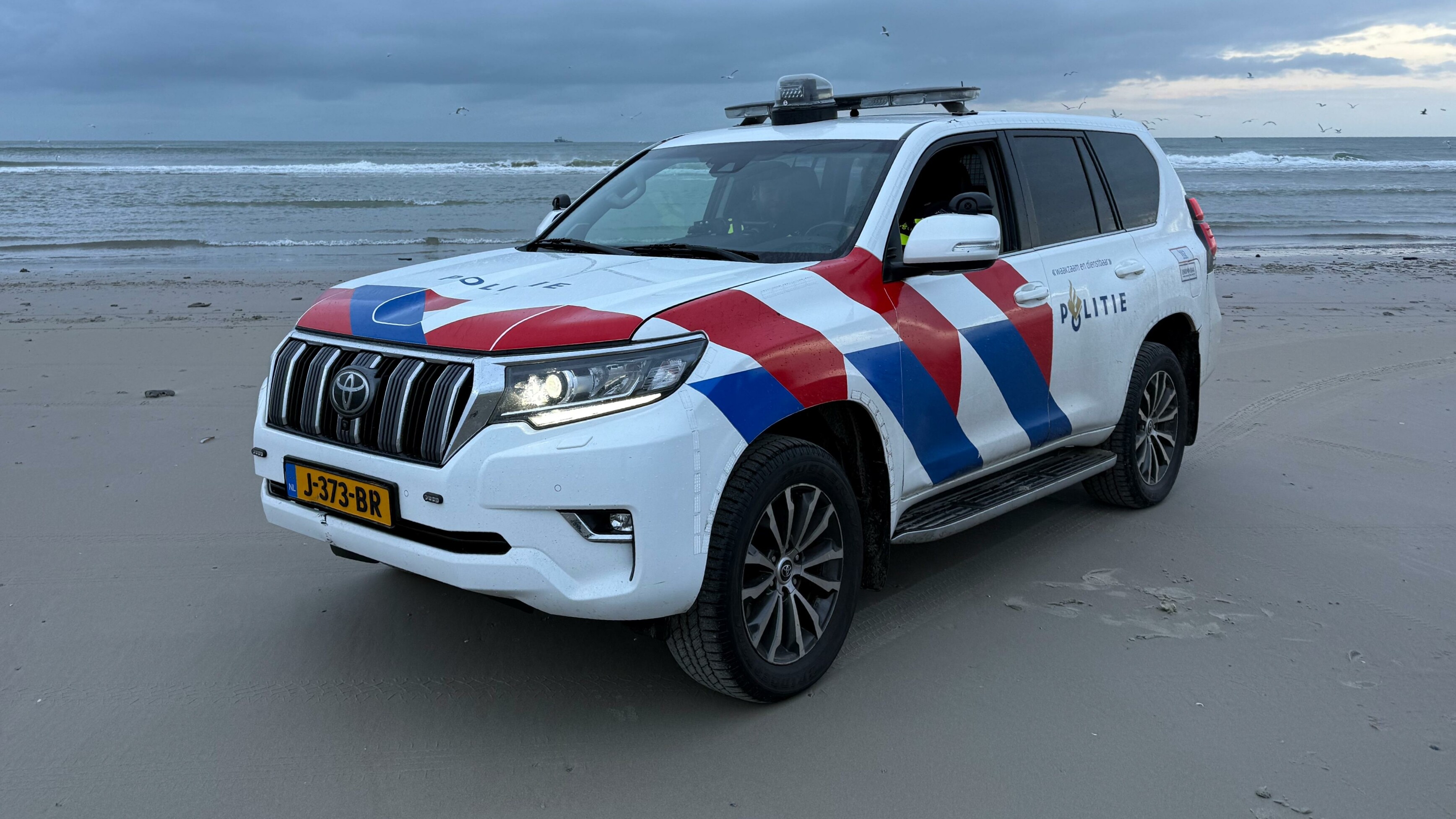 Pakketten oanspield op strannen fan Flylân en It Amelân, plysje tinkt oan drugs
