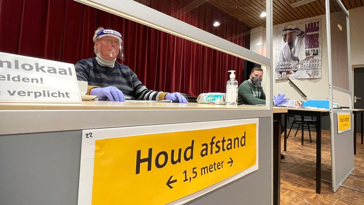 Eerste stembureaus open voor kwetsbaren en risicogroepen Omroep Zeeland Eerste stembureaus open voor kwetsbaren en risicogroepen Omroep Zeeland