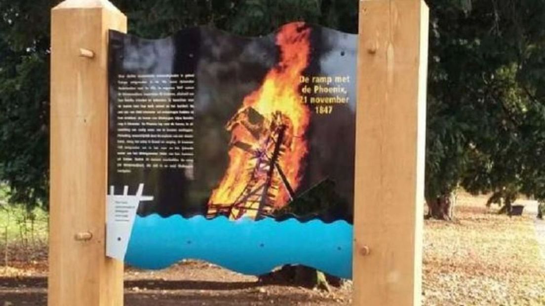 Monument ter nagedachtenis aan de bootramp op de begraafplaats aan de Singelweg in Winterswijk