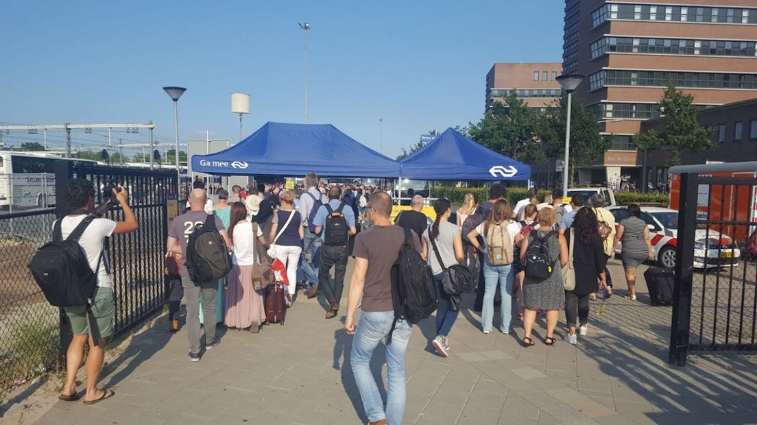 Drukte bij de bussen door stroomstoring in Zwolle