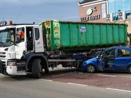 Automobilist ziet kerende vrachtauto over het hoofd in Assen