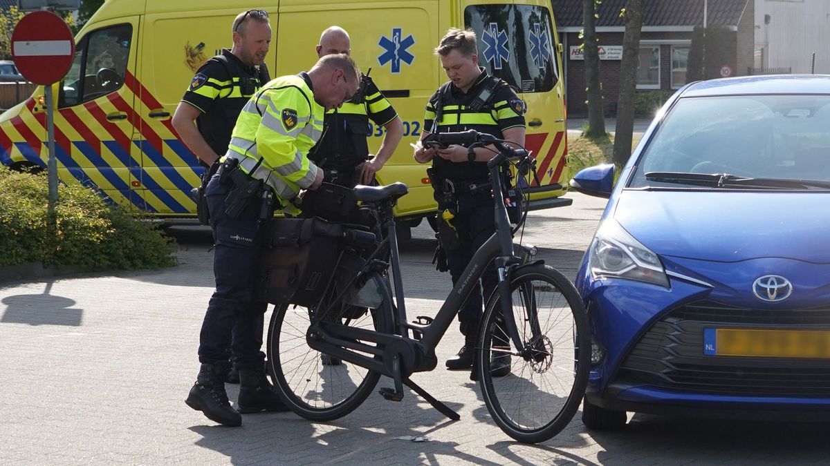 Botsing tussen auto en fietser in Smilde
