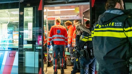 Man gestoken in flat en gevonden in tram