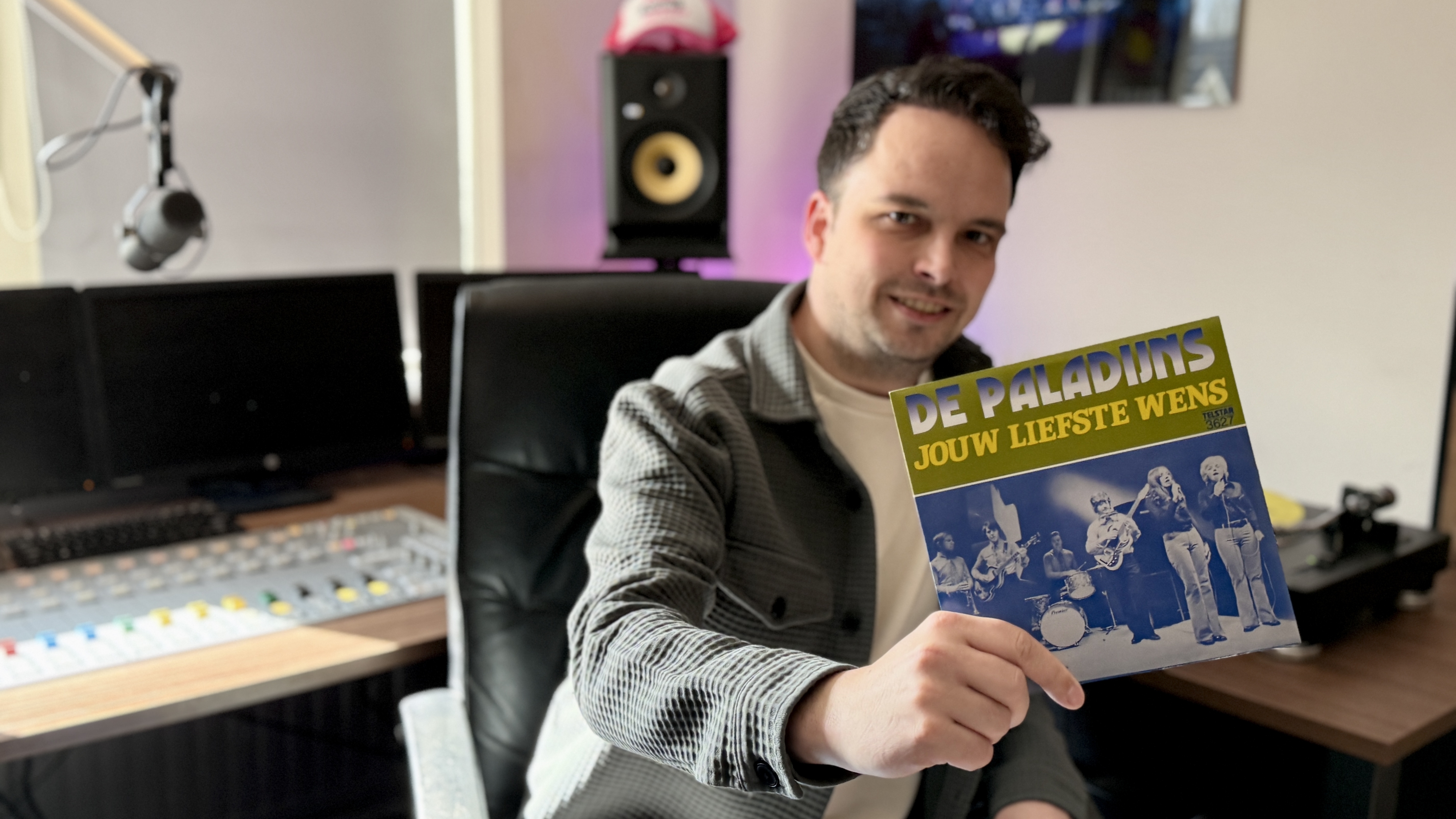 Danny (33) eert Paladijns bij Piraten Power Hour na overlijden zangeres: 'Iconische plaat'