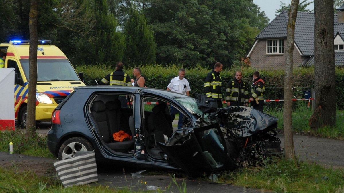 Automobilist (20) ernstig gewond bij ongeluk Opende