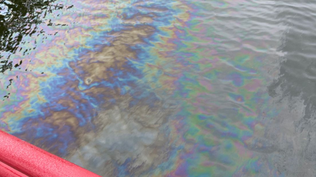 Tanker lekt olie op Kanaal door Walcheren
