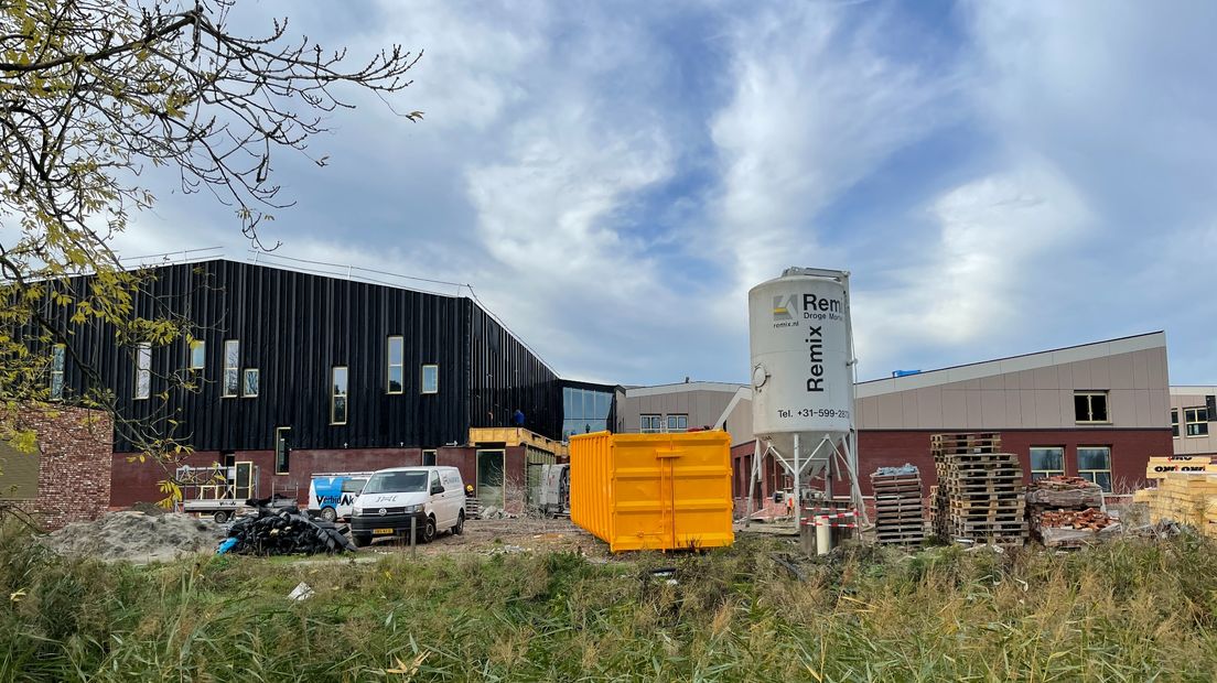 De bouw van de Tirrel is in volle gang