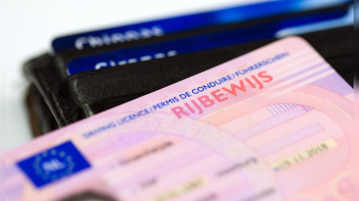 Twee keer zo snel als toegestaan: rijbewijs inleveren