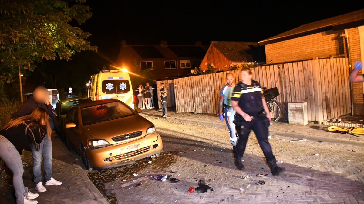 Scooterrijder (17) overlijdt aan verwondingen na botsing geparkeerde auto