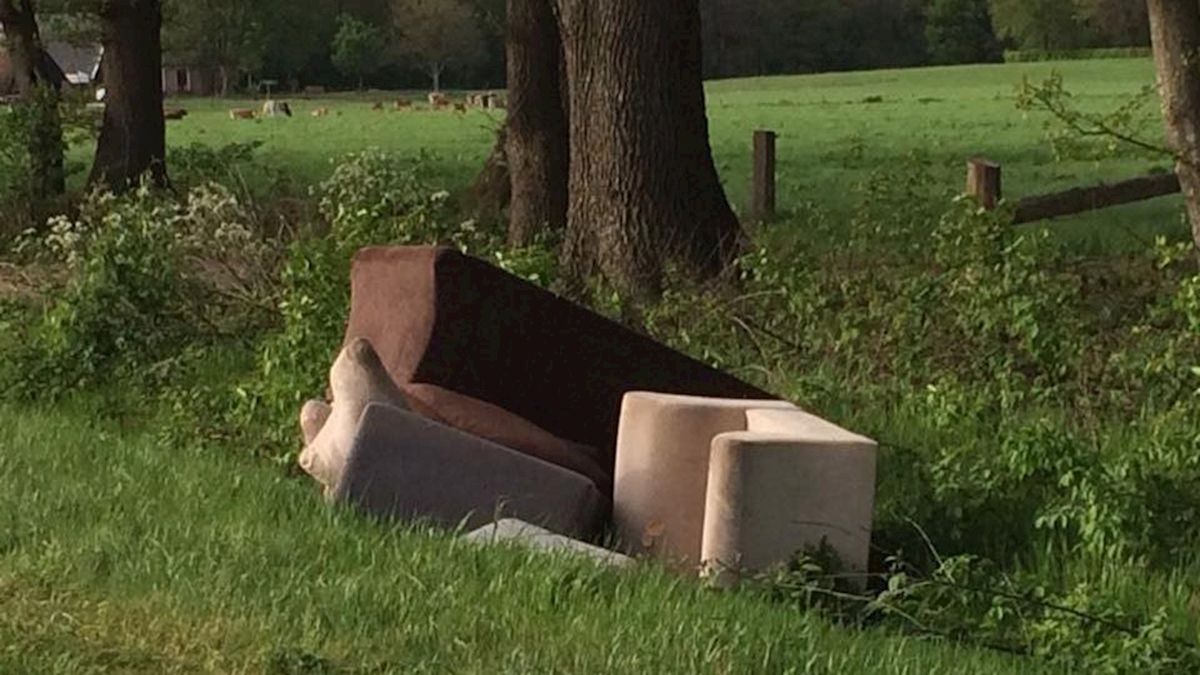 Bankstel gedumpt in buitengebied bij Holthone