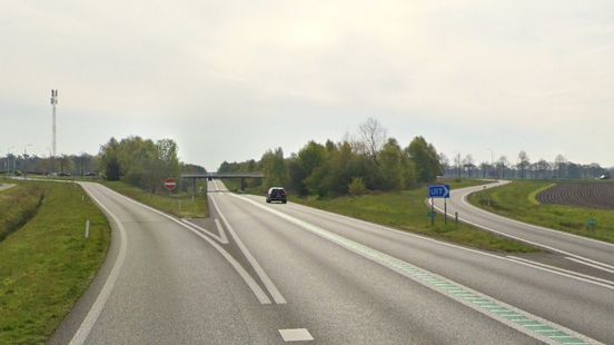 N381 twee uur lang dicht na ongeluk bij Noord-Sleen. N381 twee uur lang dicht na ongeluk bij Noord-Sleen.