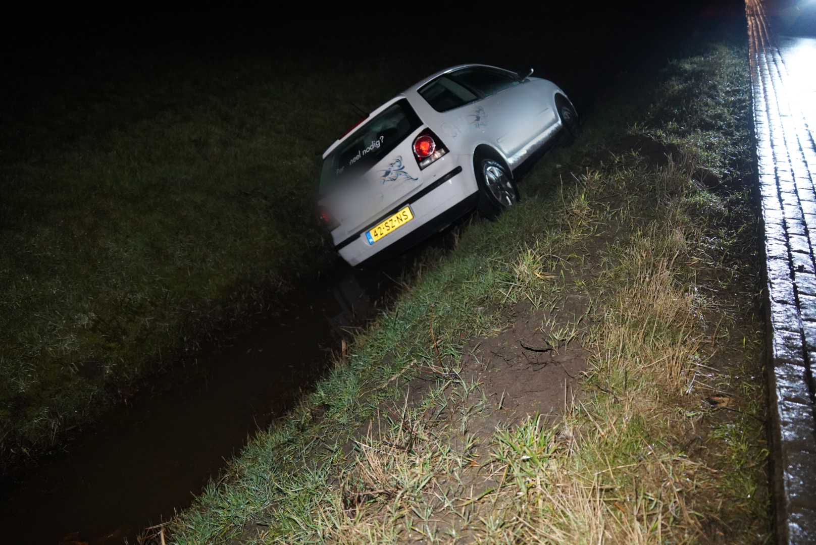 Bestuurder aangehouden in Zwolle na eenzijdig ongeluk.