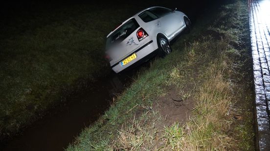 Bestuurder aangehouden in Zwolle na eenzijdig ongeluk. Bestuurder aangehouden in Zwolle na eenzijdig ongeluk.