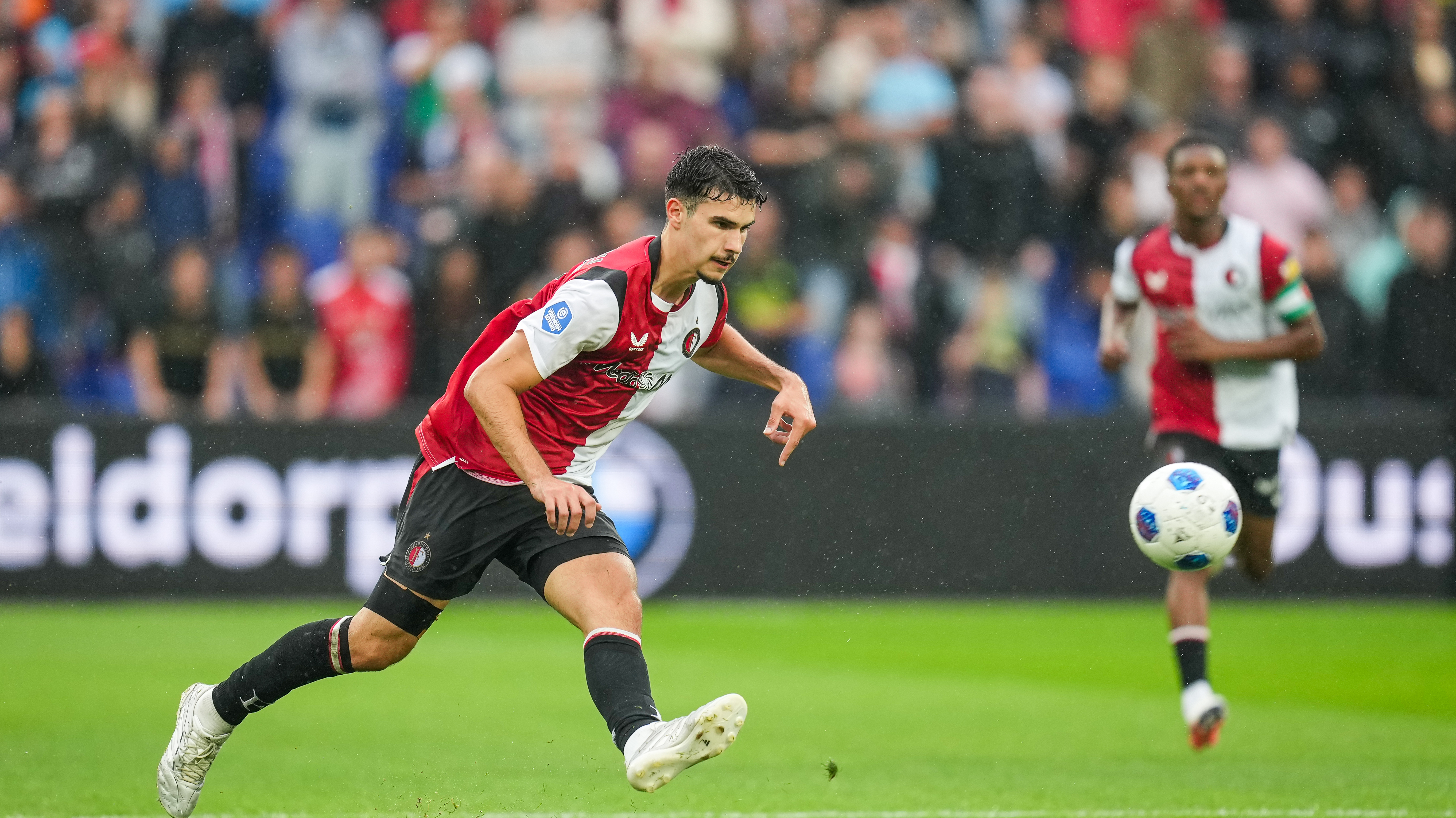 Shaqueel van Persie haalt uit voor de 1-0