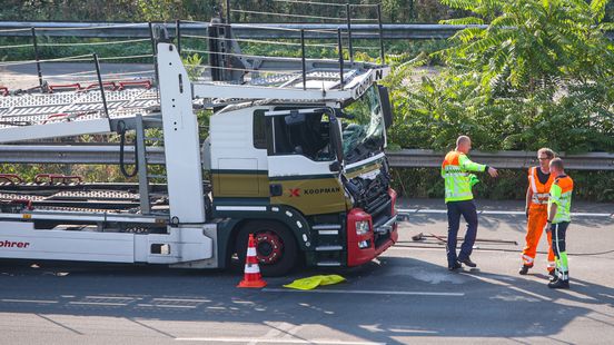 Ongevallen met vrachtwagens, de A20 is weer vrij. Ongevallen met vrachtwagens, de A20 is weer vrij.