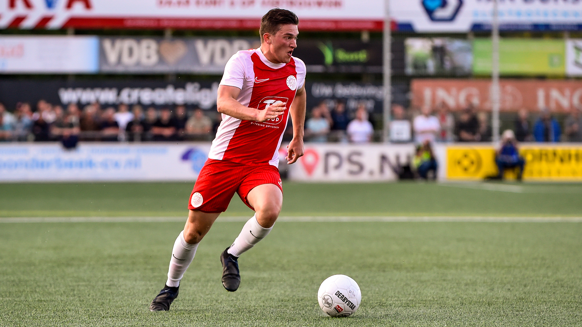 Gerwin van de Groep (22) speelde alweer zijn 100e wedstrijd voor IJsselmeervogels: 'Best uniek'