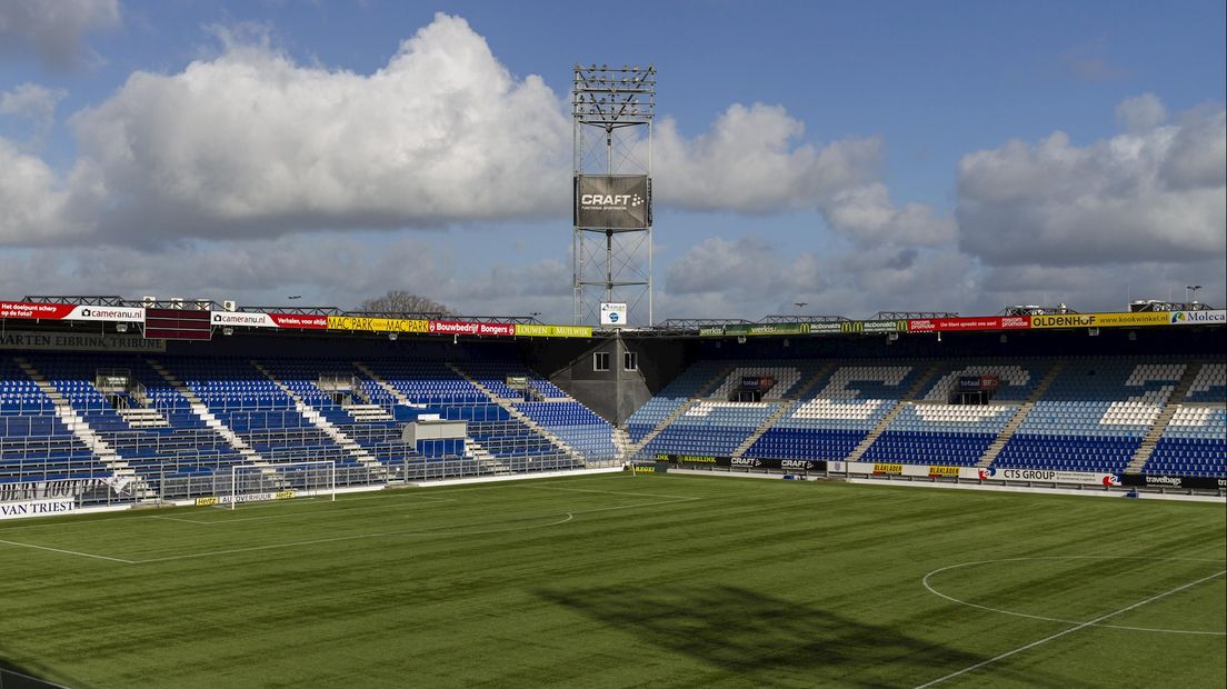 Supporters PEC Zwolle herdenken slachtoffers aanslag Utrecht