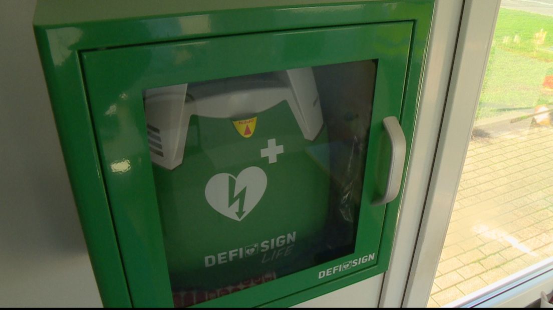 AED's komen te hangen bij elk treinstation