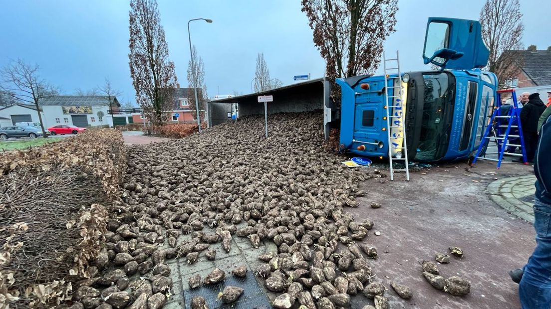 De bieten kwamen grotendeels terecht op het fietspad