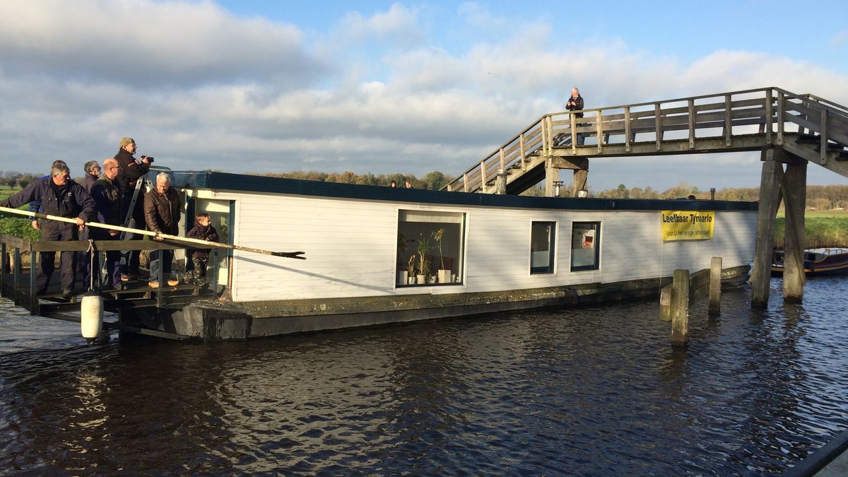 Omstreden woonboot op een nieuwe plek in De Groeve