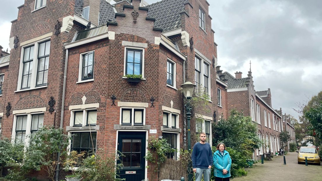 Hofbewoners Geert en Patricia voor één van de Ostadewoningen