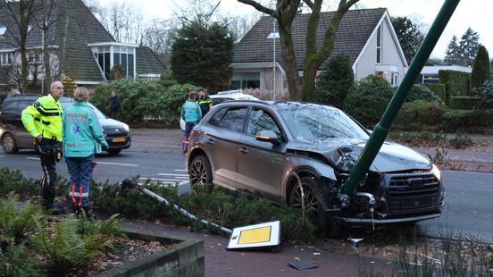 Kop-staartbotsing op N206 in Katwijk, een gewonde naar het ziekenhuis. Kop-staartbotsing op N206 in Katwijk, een gewonde naar het ziekenhuis.